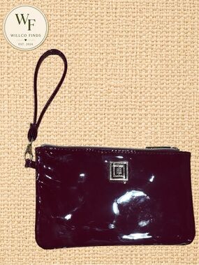 Liz Claiborne Burgundy Patent Wristlet Clutch Gold Logo Charging Pouch